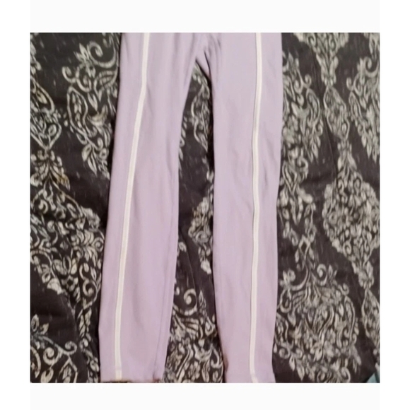 Women's 2 Piece Lavender Activewear Set NWOT - Picture 3 of 5